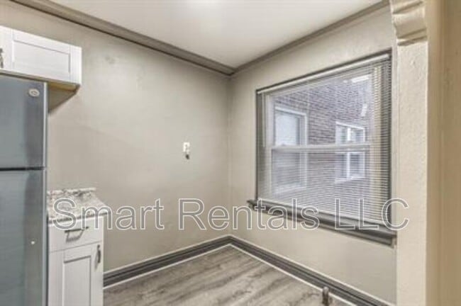 Building Photo - 807 Clara Ave