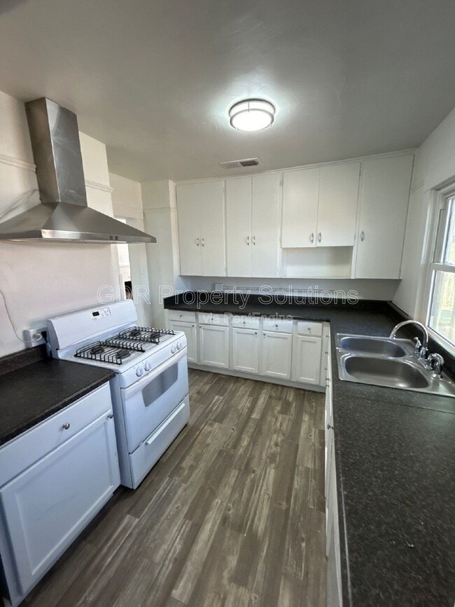 Building Photo - 116 Princeton Dr SE