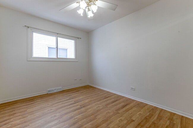 Building Photo - 9260 Dee Rd