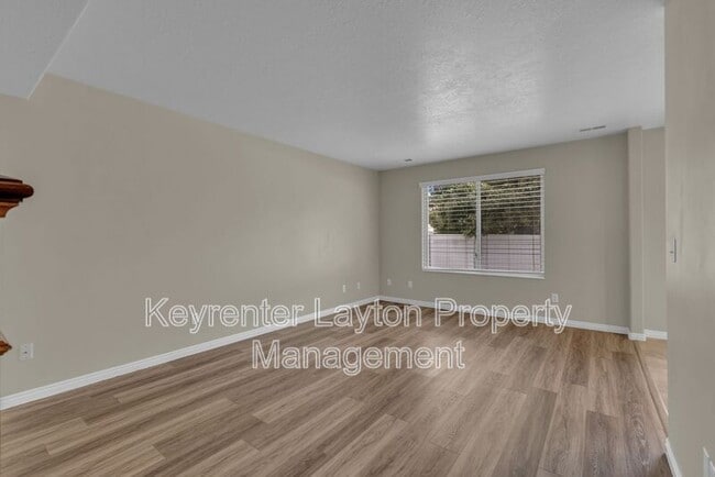 Building Photo - 105 E 820 S