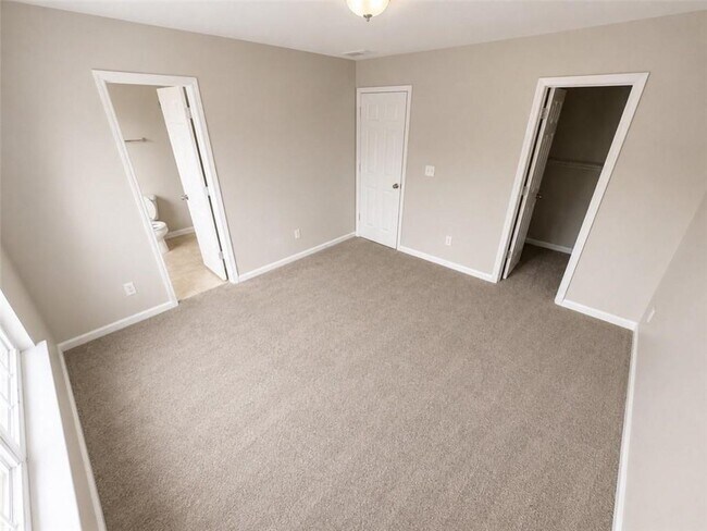Building Photo - 6764 Blackstone Pl