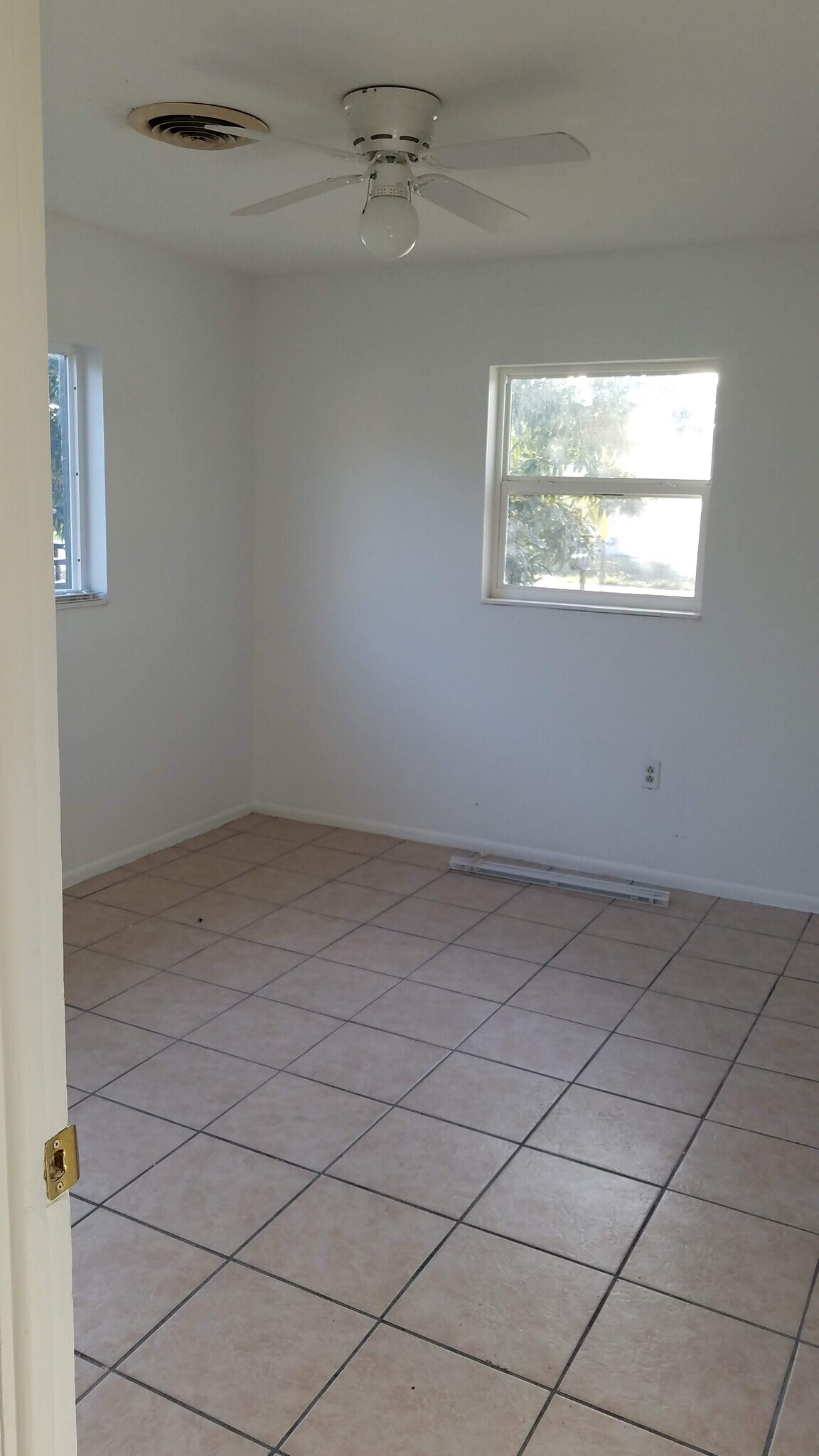 Building Photo - 443 Granada Blvd