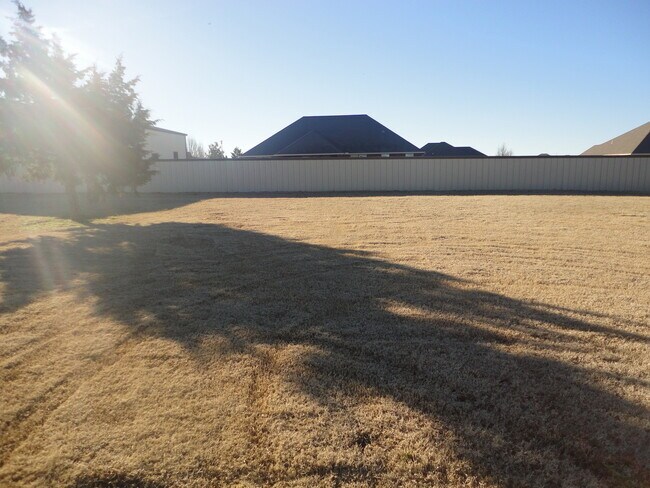 Building Photo - 6611 NE Watts Rd