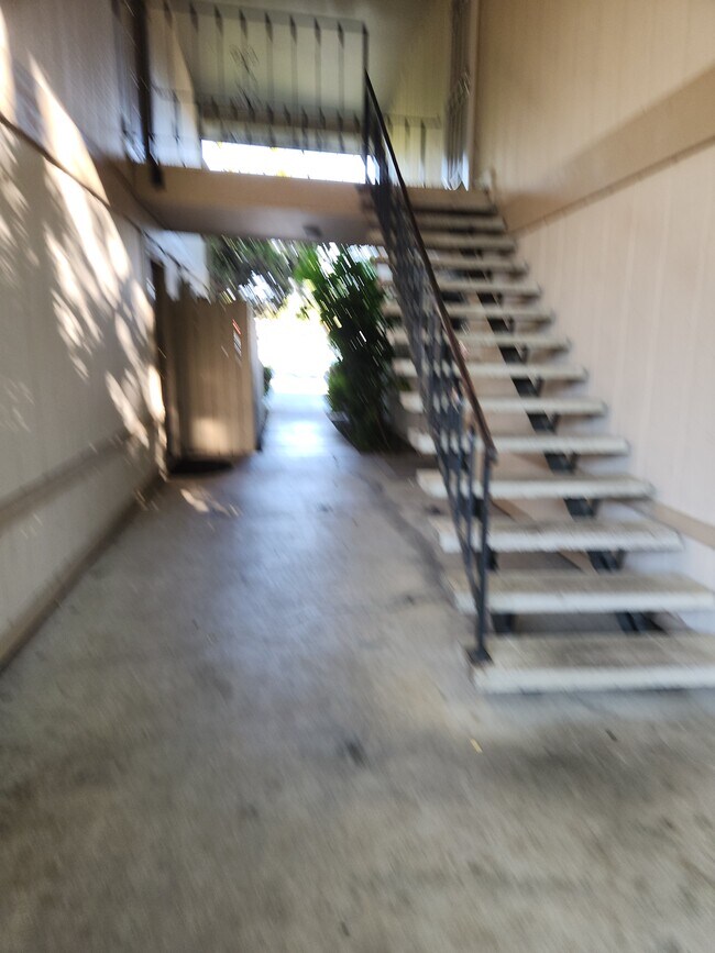 Stairs to entry - 4260 Clayton Rd