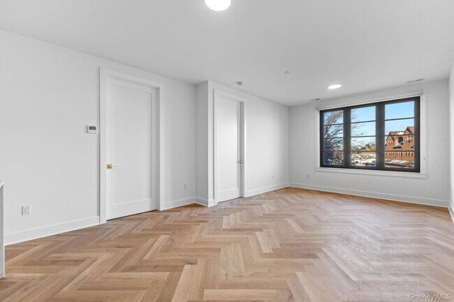 Building Photo - 100 E Putnam Ave