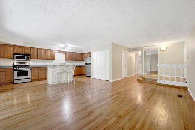 Building Photo - 15502 Orlan Brook Dr