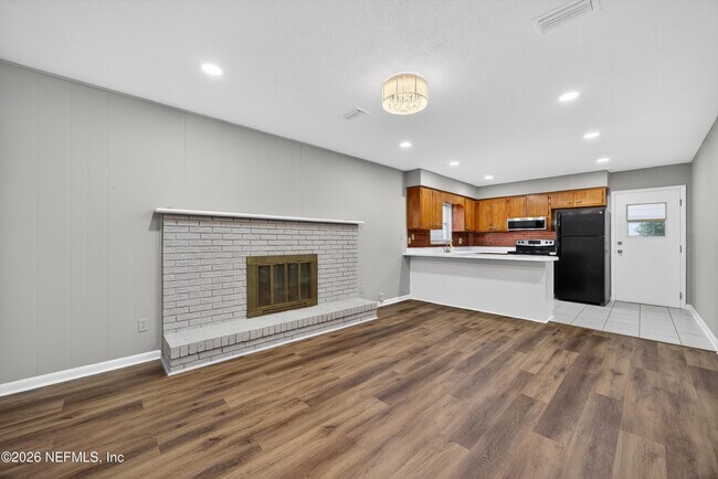 Building Photo - 8015 Jaguar Dr