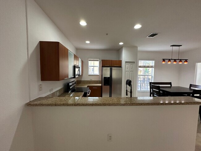Building Photo - 2524 SW 14th Ave