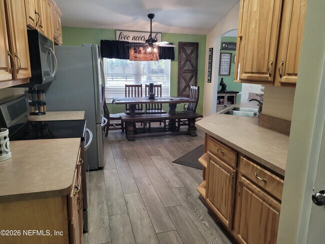 Building Photo - 906 County Rd 217