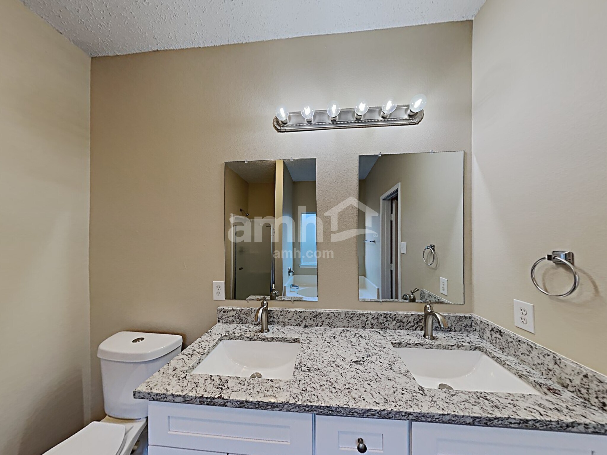 Building Photo - 10916 Fawn Valley Dr