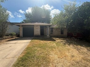 Building Photo - 2412 Village Walk