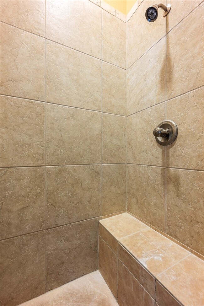 Building Photo - 2700 S Everest Ave