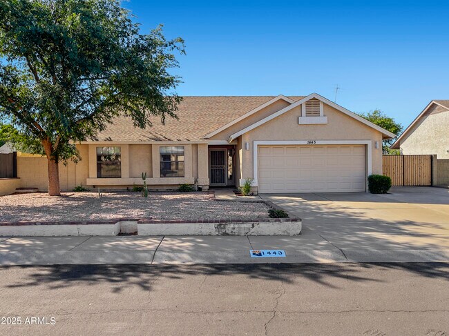 Building Photo - 1443 E Wickieup Ln