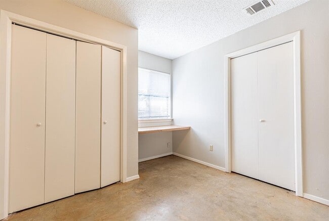 Building Photo - 6201 Berkett Cove