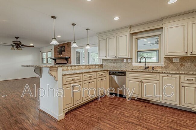 Building Photo - 109 Roberts Cir