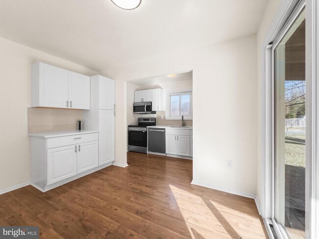 Building Photo - 10100 Le Fevre Dr