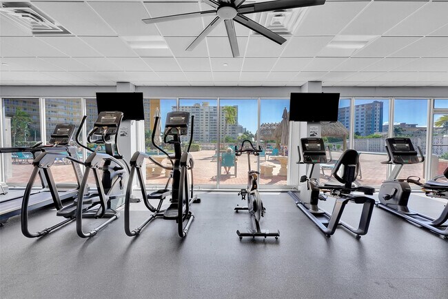 Building Photo - 405 N Ocean Blvd