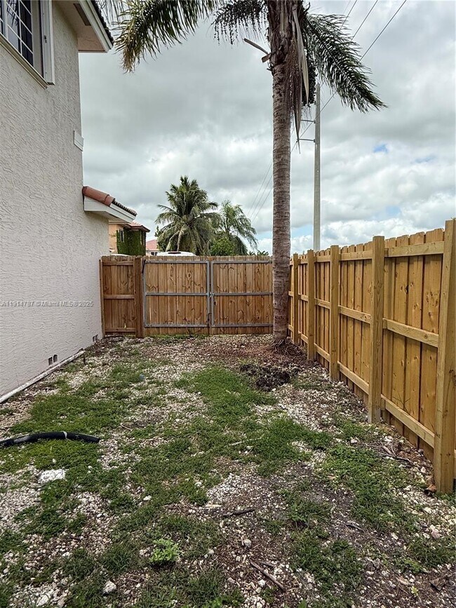 Building Photo - 4157 NE 14th St