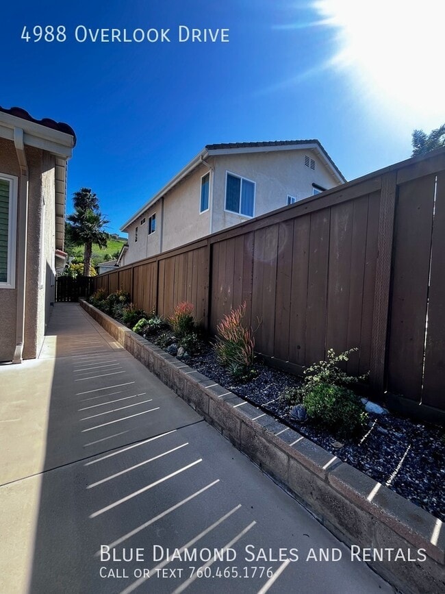 Building Photo - 4988 Overlook Dr