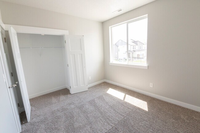 Building Photo - 734 N 260 W