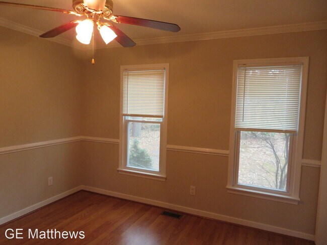 Building Photo - 4 br, 2.5 bath House - 120 Lakeside Drive