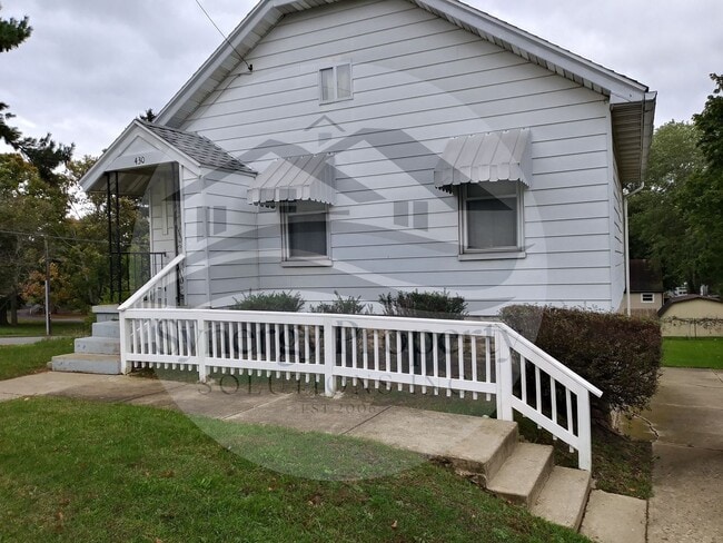 Building Photo - Madison Home Available Now