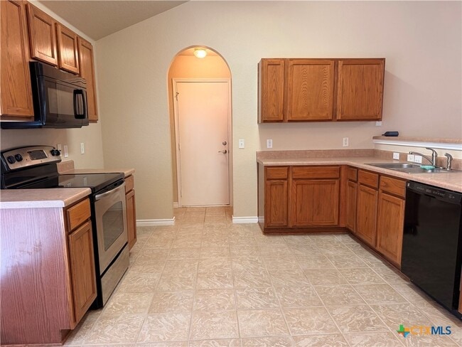 Building Photo - 1229 Hilltop Dr