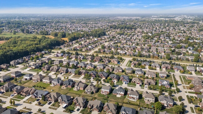 Building Photo - 50247 Cheltenham Dr