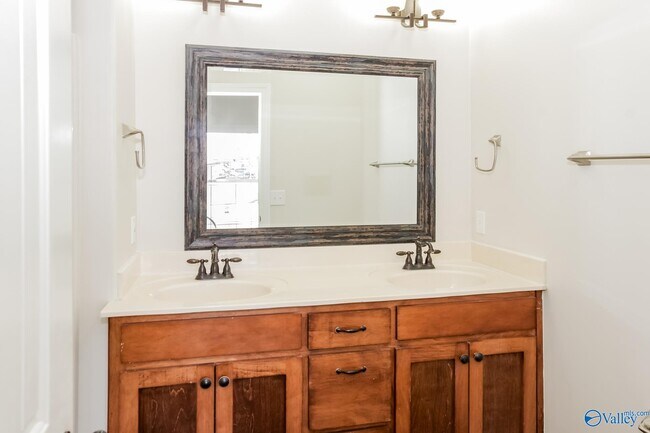 Building Photo - 115 Chapel Creek Dr