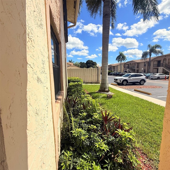 Building Photo - 9466 Boca Cove Cir