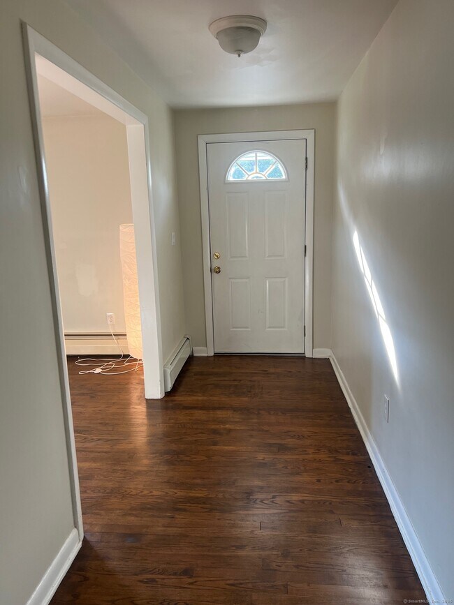 Building Photo - 38 Cherry Ln