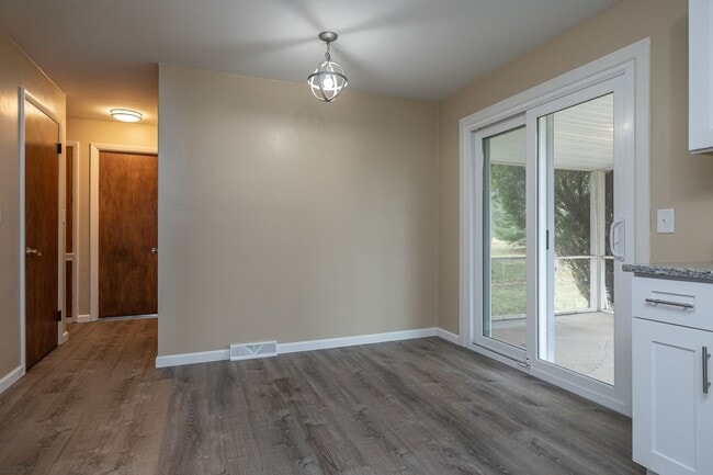 Building Photo - Newly Renovated - Spacious 4 Bedroom - 2 B...