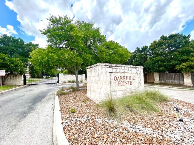 Building Photo - 8807 Brae Ridge Dr