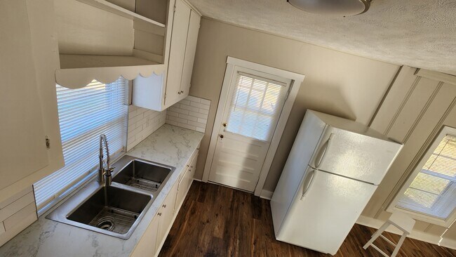 Building Photo - 5930 S New Hope Rd