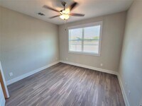 Building Photo - 1720 Crestdale Dr