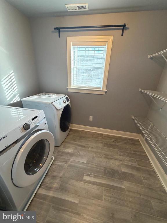 Building Photo - 728 18th St S