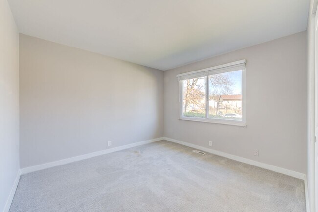 Building Photo - Renovated Pet Friendly House