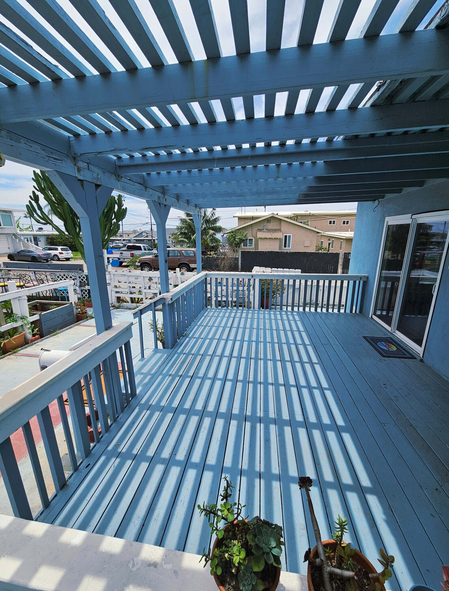 216 sq ft - private wood deck with pergola cover. - 934 S Myers St