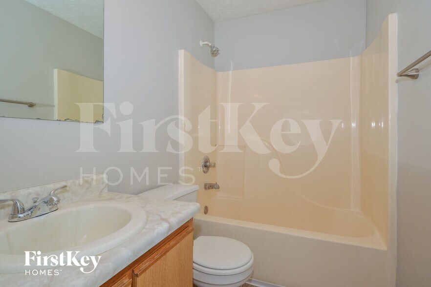 Building Photo - 4030 Harmony Dr