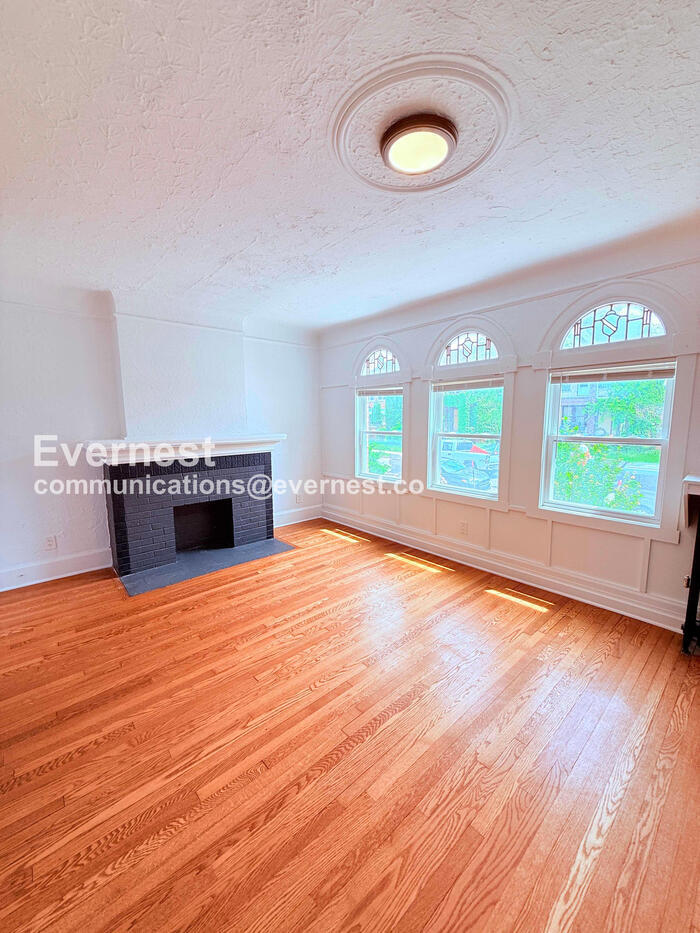 Building Photo - 3824 Tyler St
