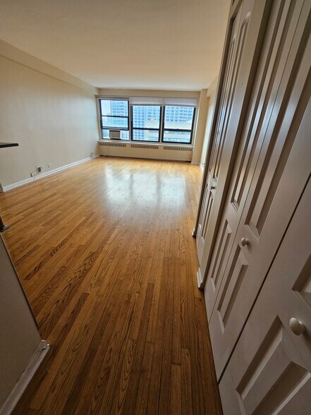 Building Photo - 652 W Gordon Ter