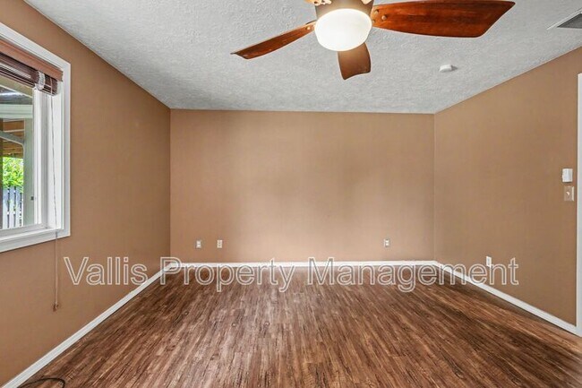 Building Photo - 1075 Mildred Ln SE