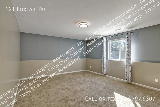 Building Photo - 121 Foxtail Dr