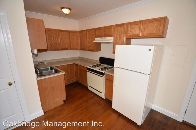 Primary Photo - 467 Howe Ave