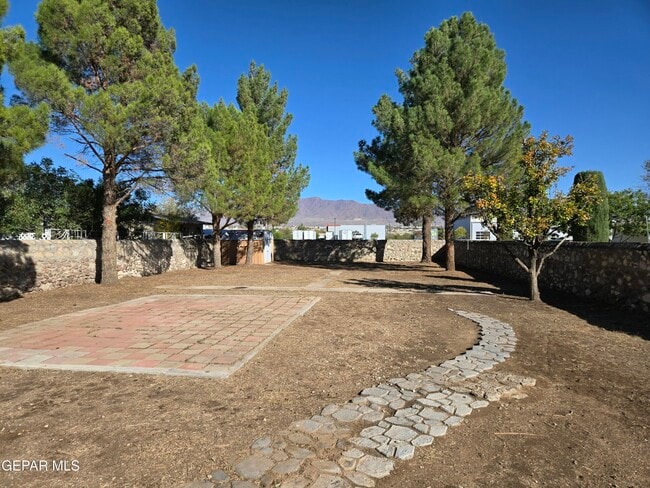 Building Photo - 5936 Oleaster Dr