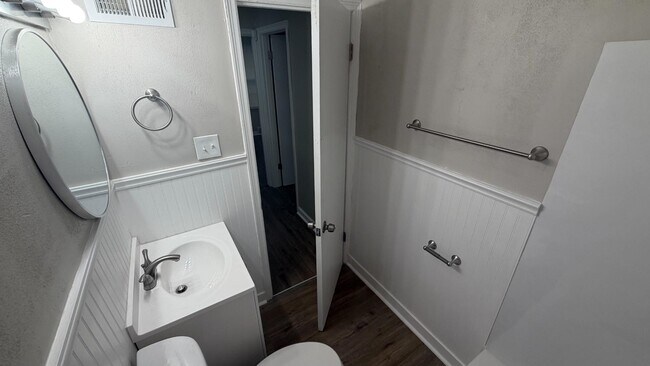Building Photo - 1430 Golden Dr