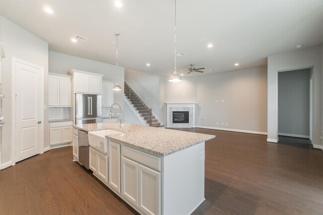 Building Photo - 2344 Goldenglade Dr