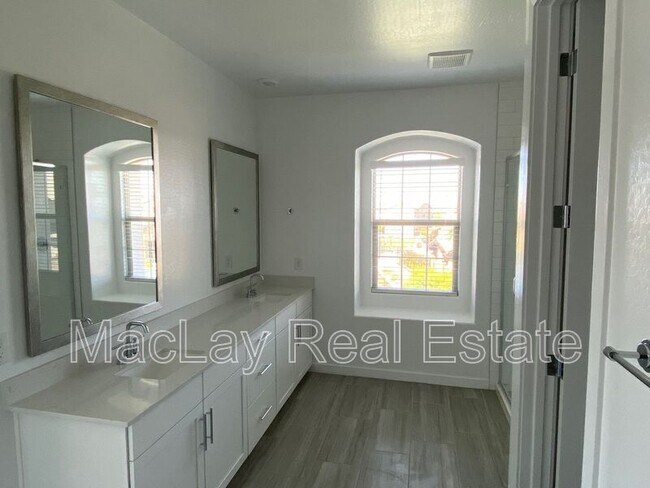 Building Photo - 4077 S Sabrina Dr