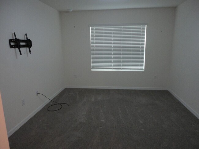 Building Photo - 216 Hickory Crse Trl