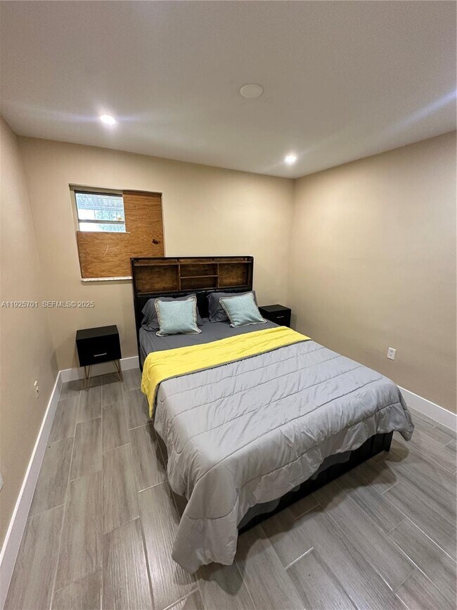 Building Photo - 234 NE 55th Terrace